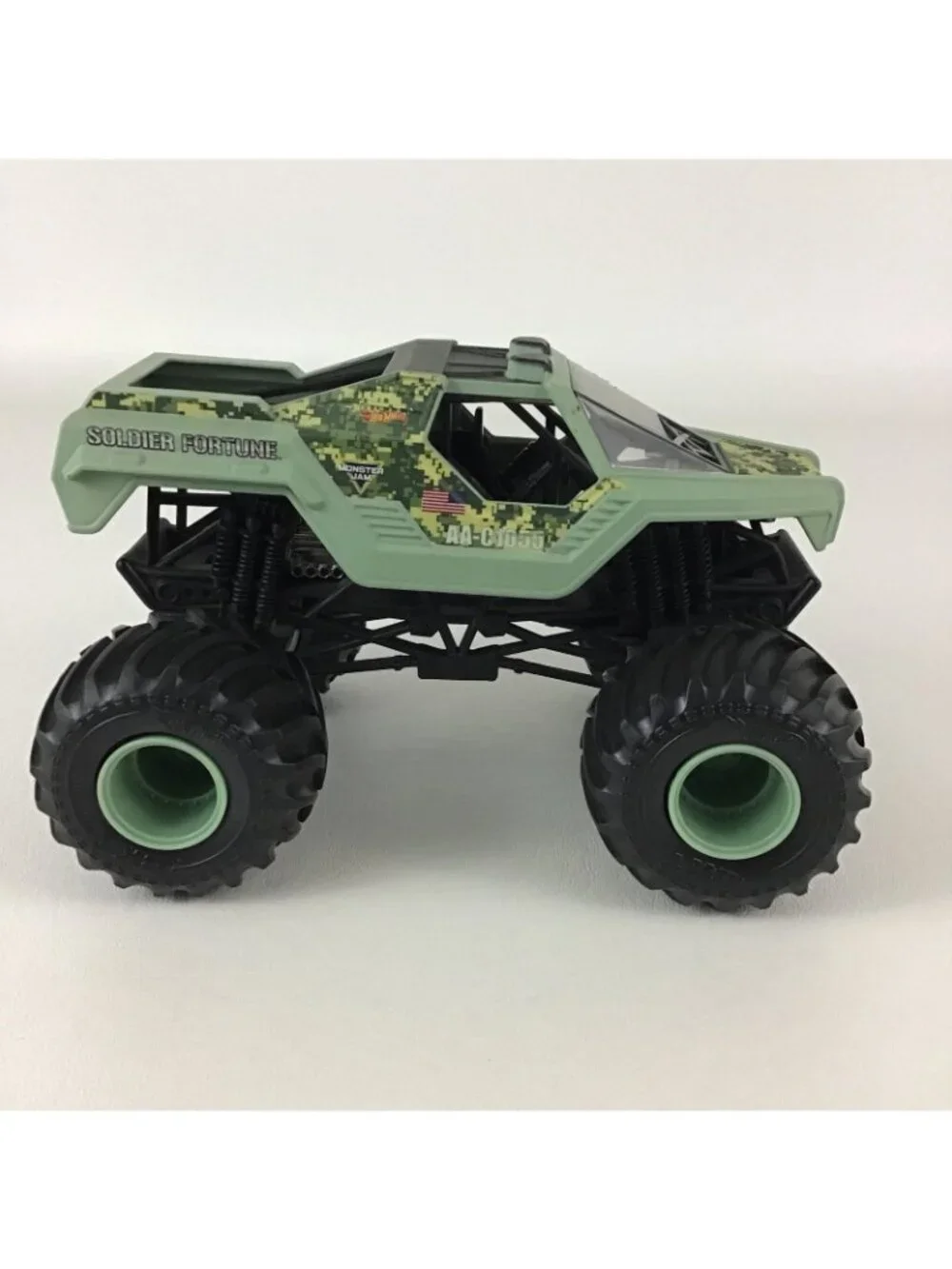 Hot Wheels Monster Jam Truck Soldier Fortune Military 1:24 Vehicle 2015 Mattel